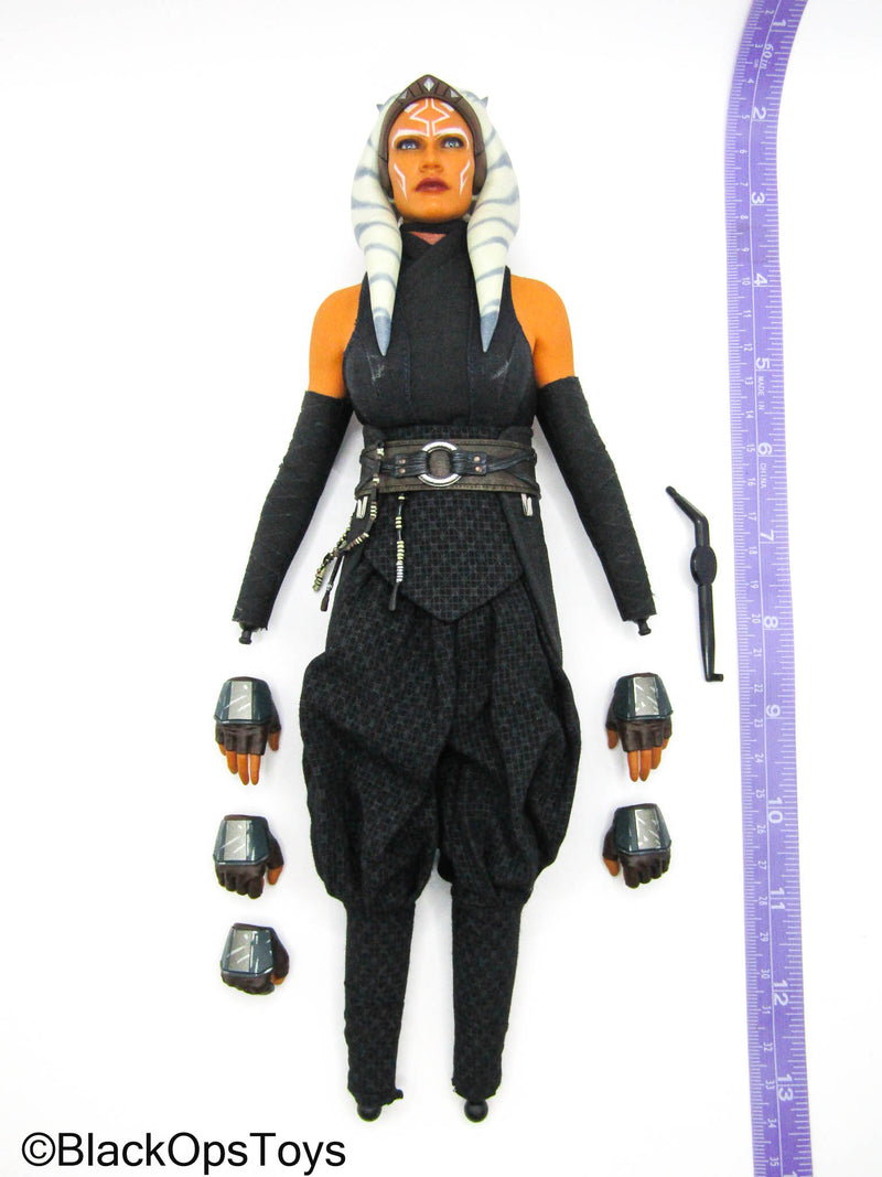 Load image into Gallery viewer, Star Wars Ahsoka Tano DX - Orange Female Body w/Jedi Uniform Set
