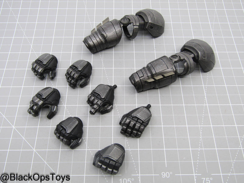 Load image into Gallery viewer, Armored Batman - Armored Hand Set w/Armored Gauntlets
