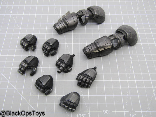 Armored Batman - Armored Hand Set w/Armored Gauntlets