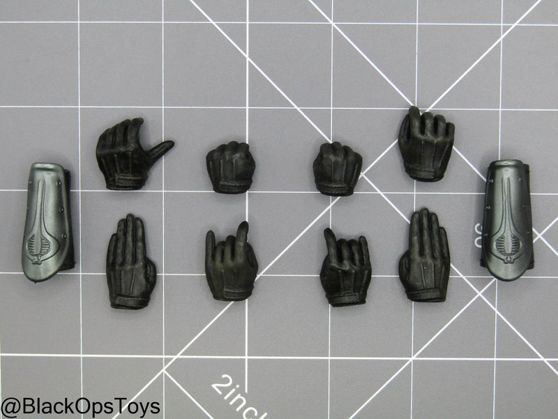 Load image into Gallery viewer, GI JOE - Baroness - Black Gloved Hand Set (x6) w/Gauntlets
