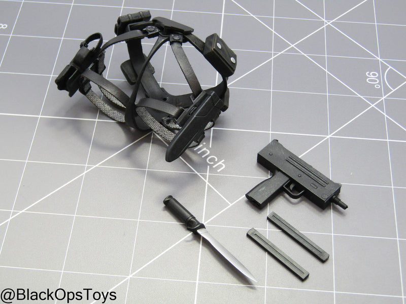 Load image into Gallery viewer, GI JOE - Baroness - Combat Harness w/UZI SMG &amp; Knife
