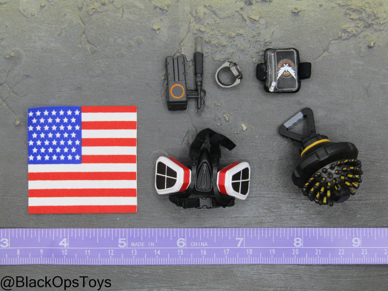 Load image into Gallery viewer, The Division 2 - Heather Ward - Division Watch, Transponder, Gasmask, TECH

