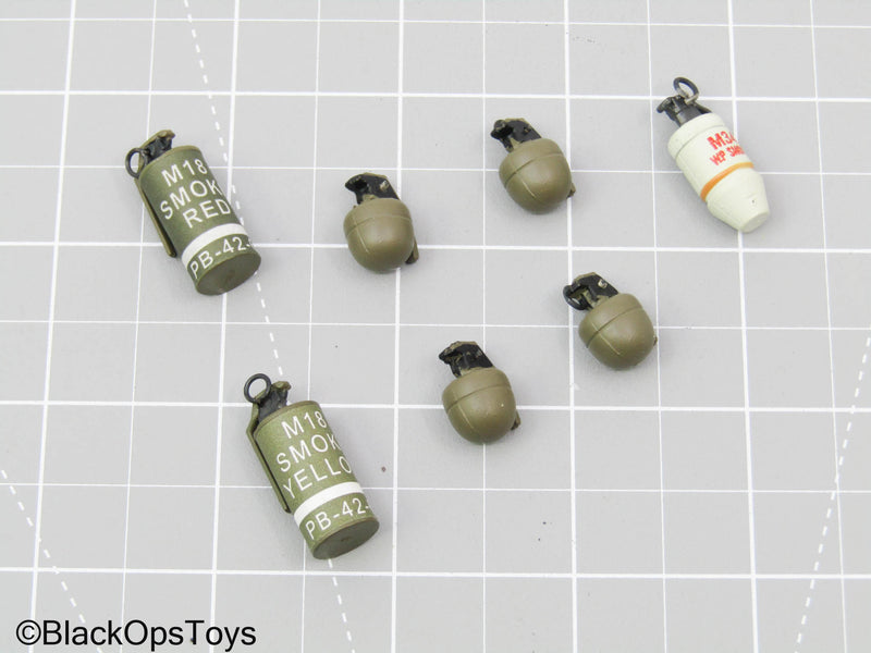 Load image into Gallery viewer, Vietnam 1970 - USMC - Grenade Set
