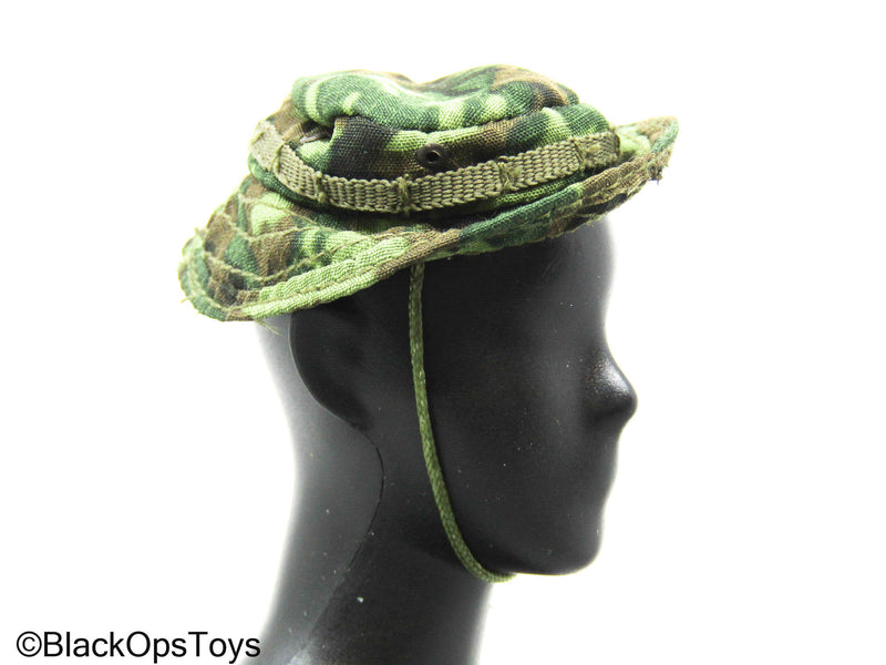Load image into Gallery viewer, Vietnam 1970 - USMC - Woodland Camo Hat
