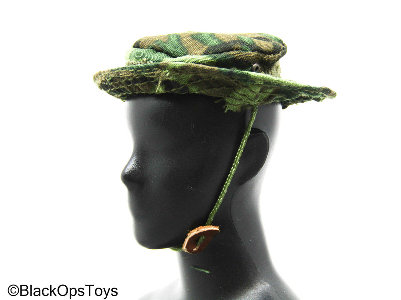 Load image into Gallery viewer, Vietnam 1970 - USMC - Woodland Camo Hat
