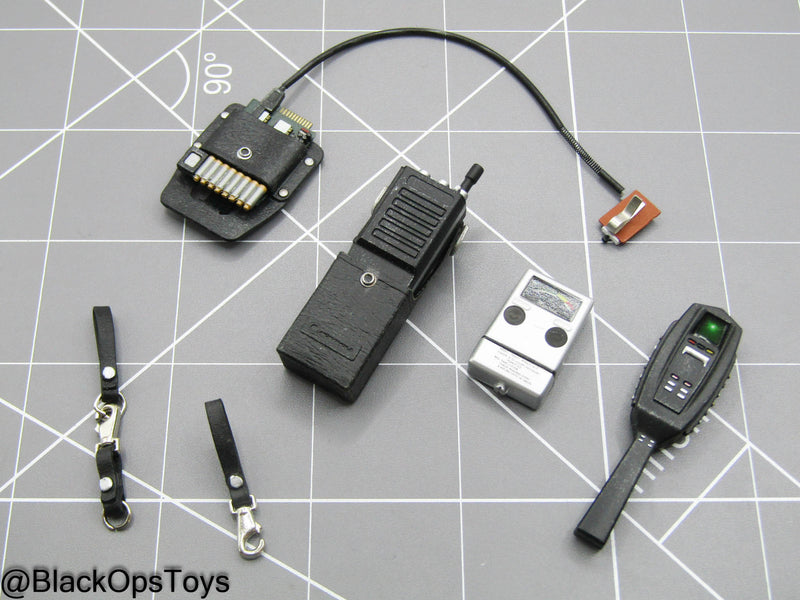 Load image into Gallery viewer, Ghostbusters - Egon Spengler - Belt Gizmo, PKE Meter, &amp; Gear Set
