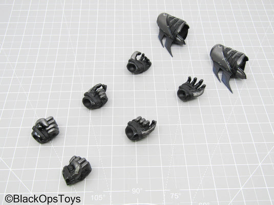 Batman Beyond - Black Gauntlets w/3 Sets Of Hands (Hot Toys)