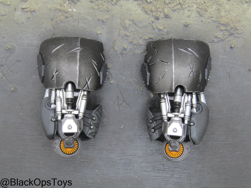 Load image into Gallery viewer, Batman Arkham Origins - Shoulder Armor
