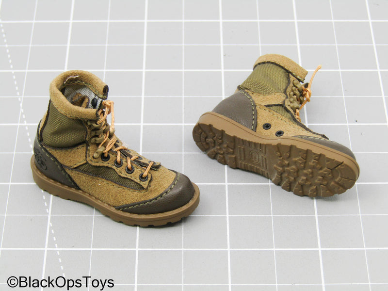 Load image into Gallery viewer, Coyote Brown Combat Boots (Peg Type)
