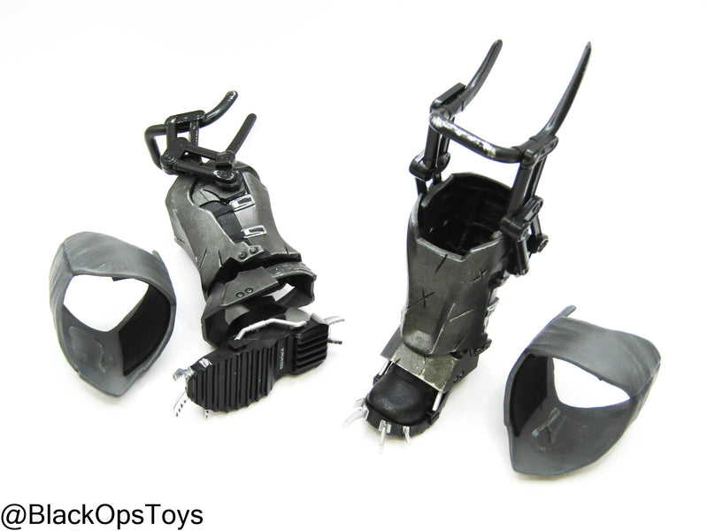 Load image into Gallery viewer, Batman Arkham Origins - Large Armored Boots (Peg Type) w/Leg Armor
