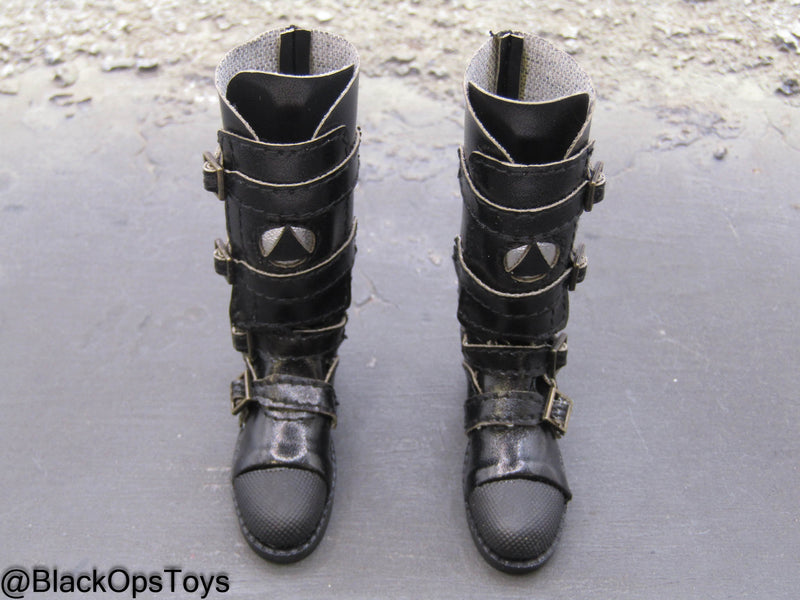 Load image into Gallery viewer, Black Leather-Like Boots (Peg Type)
