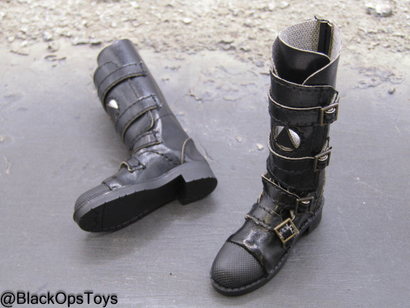 Load image into Gallery viewer, Black Leather-Like Boots (Peg Type)
