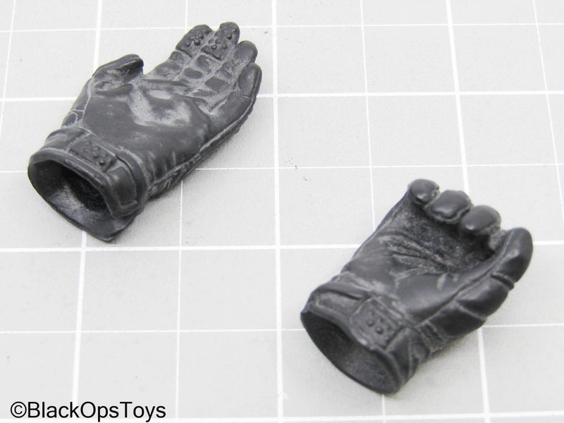 Load image into Gallery viewer, Black Gloved Hands (Sideshow Collectibles)
