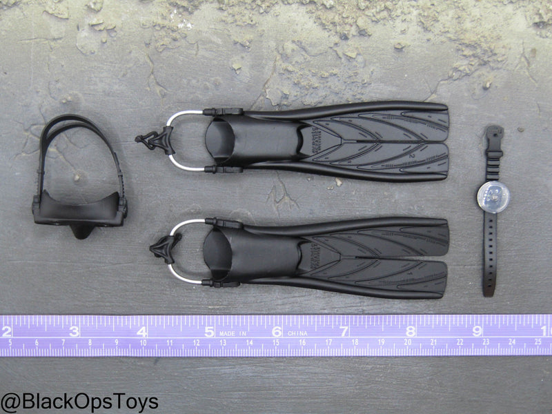 Load image into Gallery viewer, 50th Anniv HK SDU - Diving Fins w/Goggles &amp; Diving Watch
