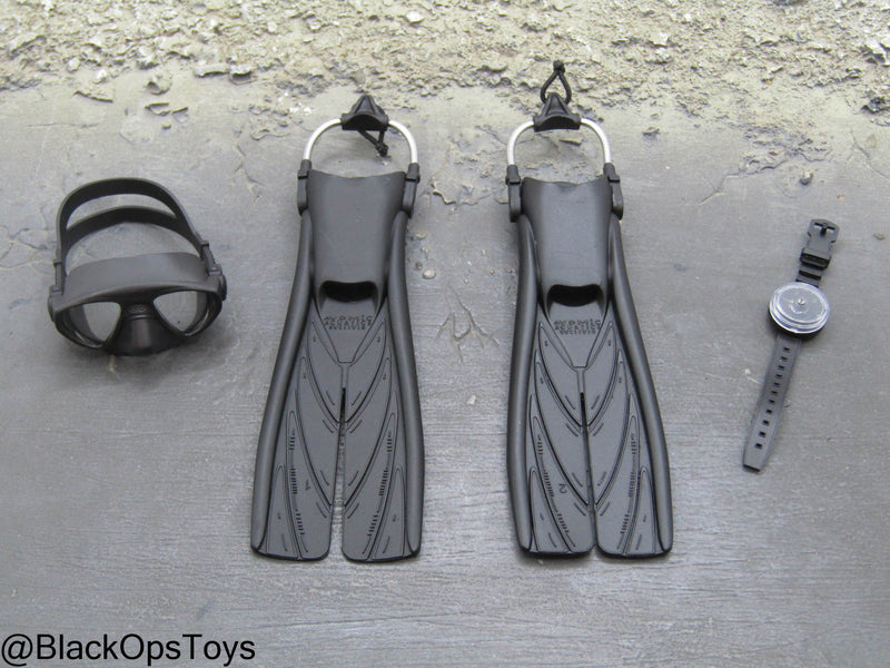 Load image into Gallery viewer, 50th Anniv HK SDU - Diving Fins w/Goggles &amp; Diving Watch
