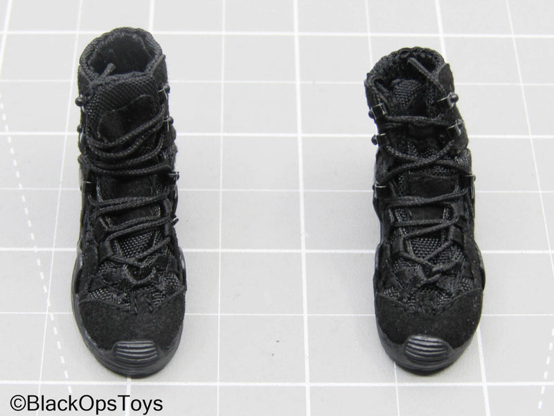 Load image into Gallery viewer, Female Black Combat Boots (Foot Type)
