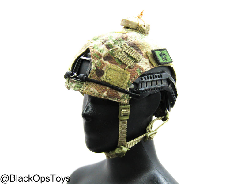 Load image into Gallery viewer, HK SDU Diver Assault Group - Multicam Helmet w/Strobe
