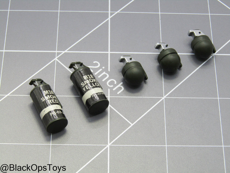 Load image into Gallery viewer, GI JOE - Desert Trooper Dusty - Grenade Set

