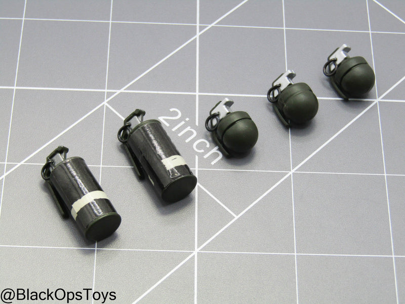 Load image into Gallery viewer, GI JOE - Desert Trooper Dusty - Grenade Set
