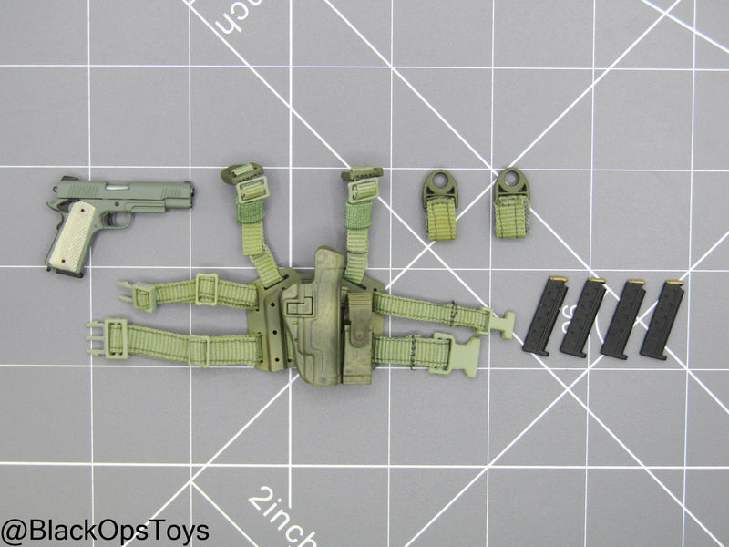 Load image into Gallery viewer, GI JOE - Desert Trooper Dusty - 1911 Pistol w/Drop Leg Holster
