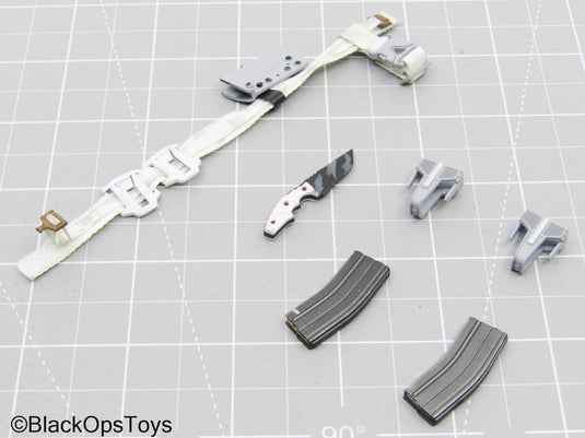 Female White Belt w/Knife, Holster, 5.56 Mags, & Fast Holsters