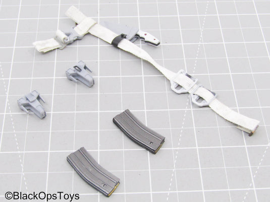Female White Belt w/Knife, Holster, 5.56 Mags, & Fast Holsters