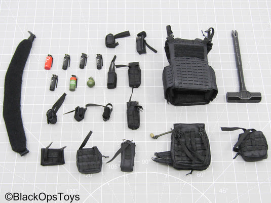 Plate Carrier w/Belt, Breaching Hammer & Accessories (E&S)