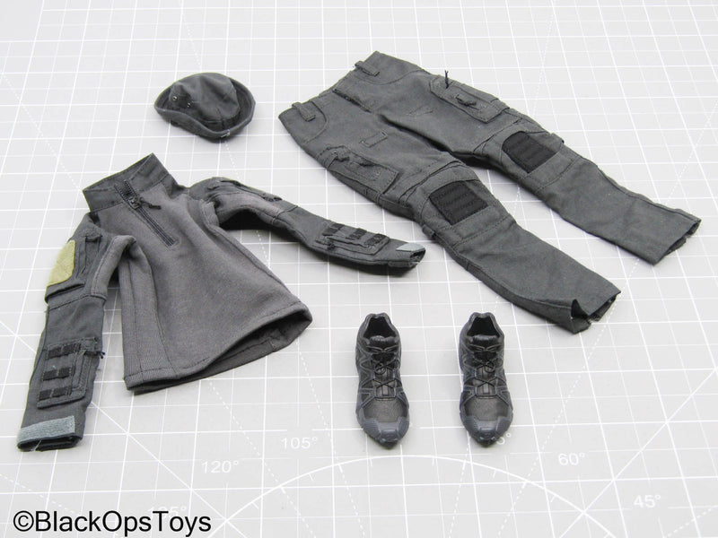 Load image into Gallery viewer, Grey Combat Uniform w/Combat Boots (Peg Type) (General's Armoury)
