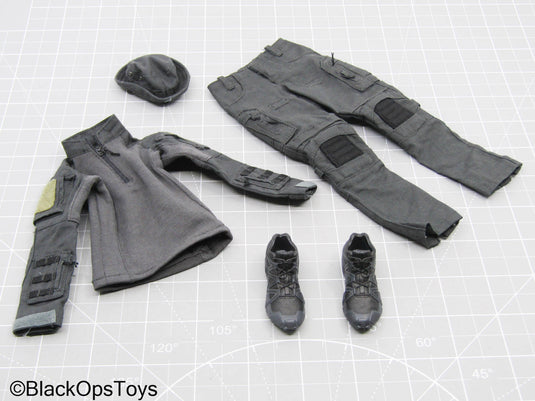 Grey Combat Uniform w/Combat Boots (Peg Type) (General's Armoury)