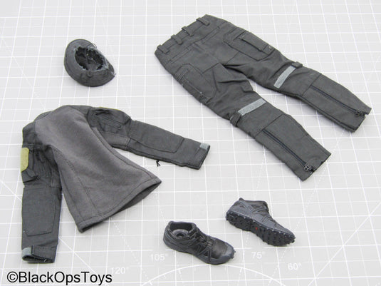Grey Combat Uniform w/Combat Boots (Peg Type) (General's Armoury)