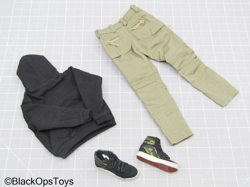 Load image into Gallery viewer, Black Hoodie w/Green Pants &amp; Woodland Camo Sneakers (Foot Type)
