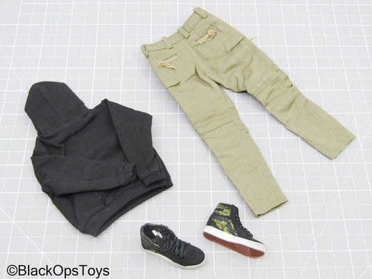 Black Hoodie w/Green Pants & Woodland Camo Sneakers (Foot Type)