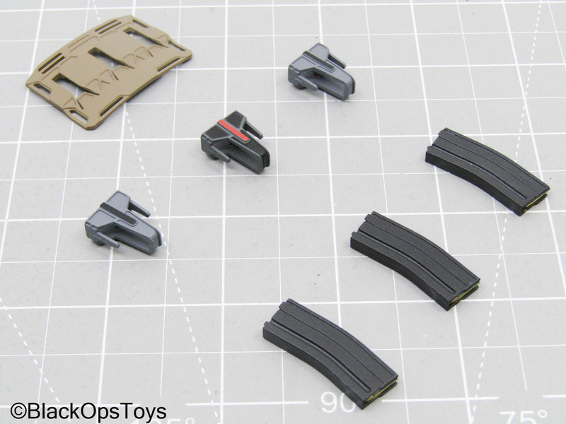 Load image into Gallery viewer, 5.56 Mag Lot w/Holsters
