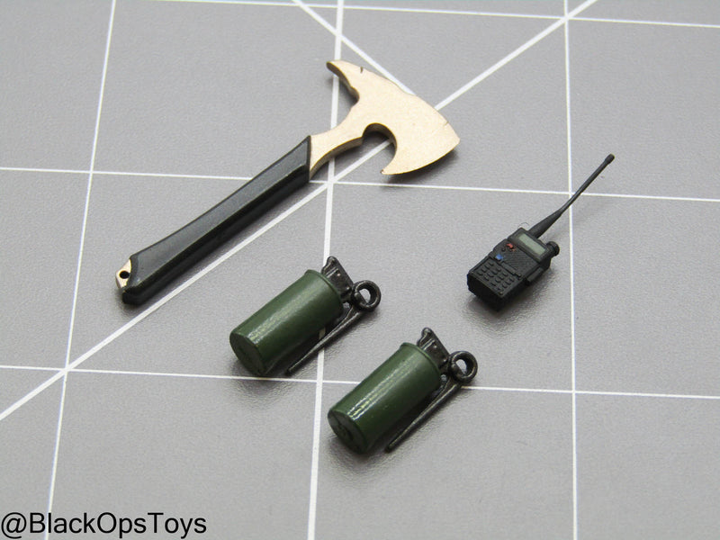 Load image into Gallery viewer, 1/12 - SALVO Black Ops - Fortress Colossus - Tomahawk w/Grenade &amp; Radio Set
