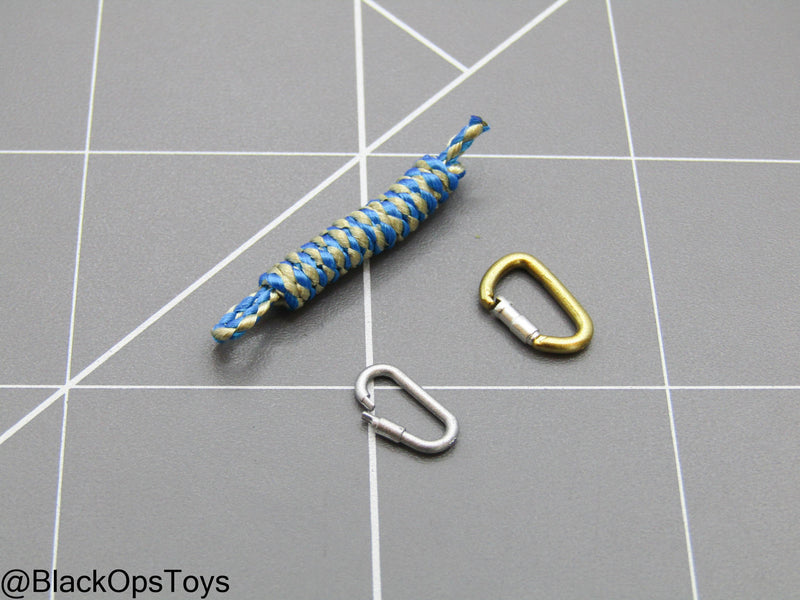 Load image into Gallery viewer, 1/12 - SALVO Black Ops - Unknown Operator - Coiled Rope w/Carabiners Type 2
