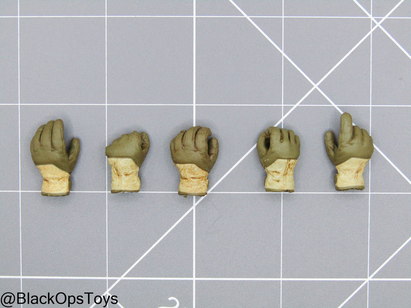 Load image into Gallery viewer, 1/12 - SALVO Black Ops - Unknown Operator - Right Trigger Gloved Hand Set (x5)
