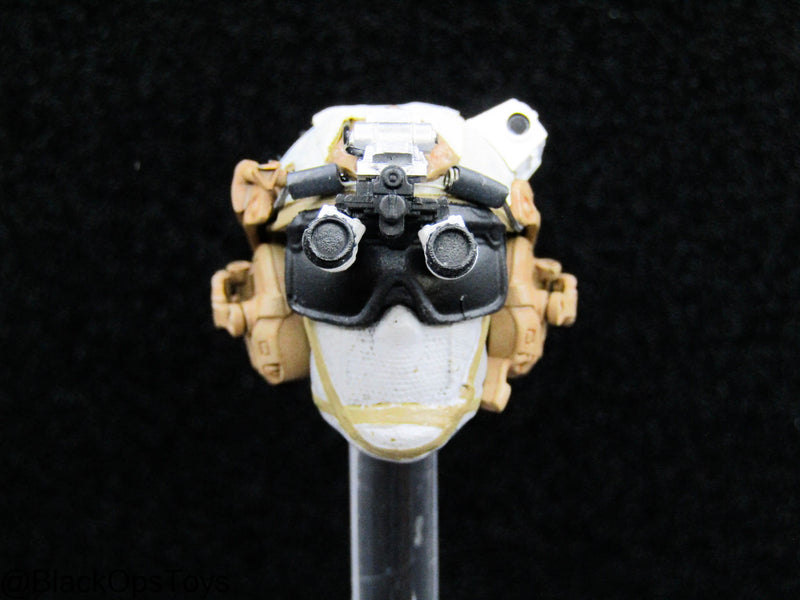 Load image into Gallery viewer, 1/12 - SALVO Black Ops - Unknown Operator - Helmeted Headsculpt w/NVG
