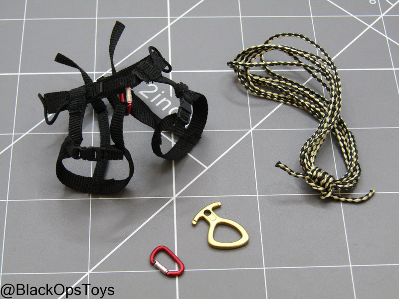 Load image into Gallery viewer, 1/12 - SALVO Black Ops - Unknown Operator - Climbing Harness w/Rope Set
