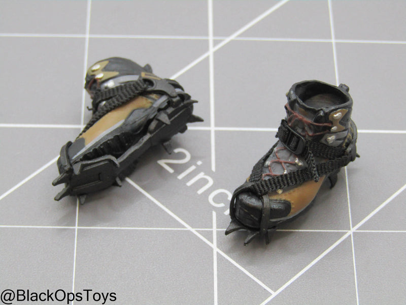 Load image into Gallery viewer, 1/12 - SALVO Black Ops - Unknown Operator - Brown Hiking Boots w/Crampons (Peg Type)
