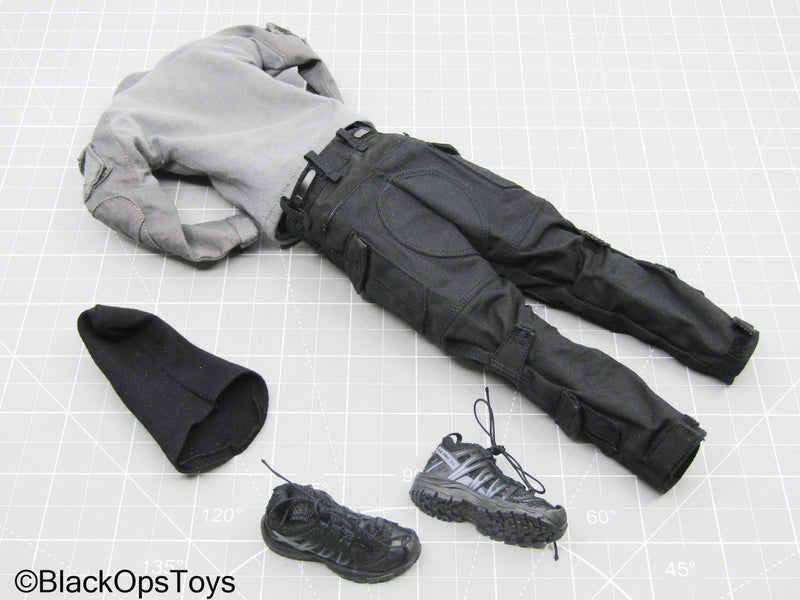 Load image into Gallery viewer, Grey Jacket w/Black Pants,Skull Balaclava, &amp; Shoes (Peg Type)
