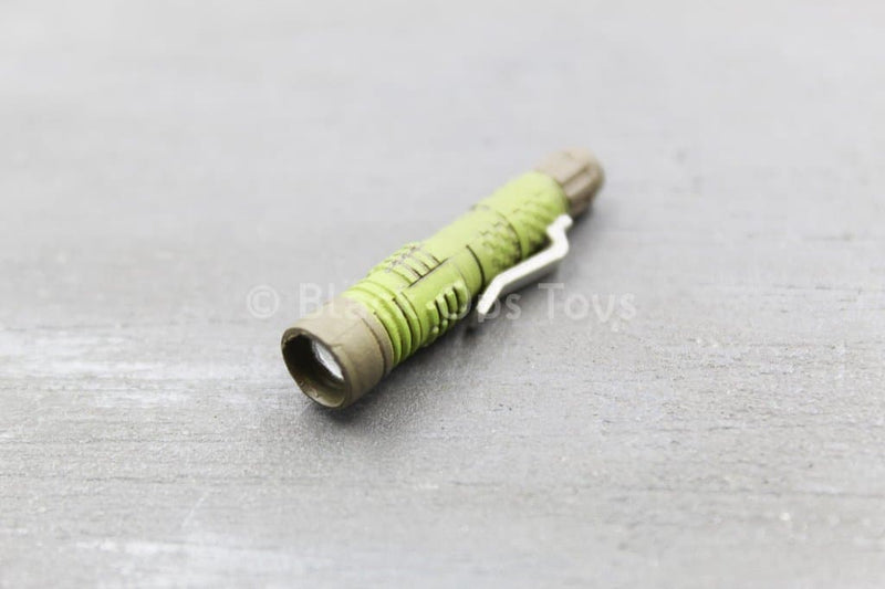 Load image into Gallery viewer, The Division 2 - Brian Johnson - Green Tactical Flashlight
