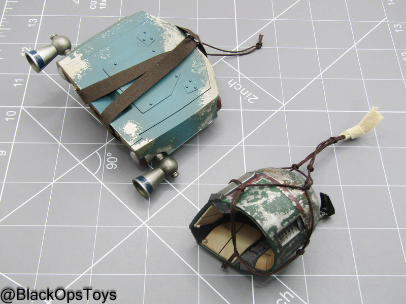 Load image into Gallery viewer, The Mandalorian &amp; Grogu - Detailed Boba Fett Helmet w/Jetpack
