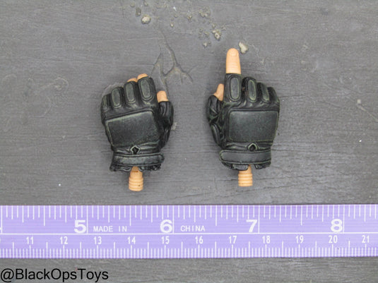 Fingerless Gloved Hand Set