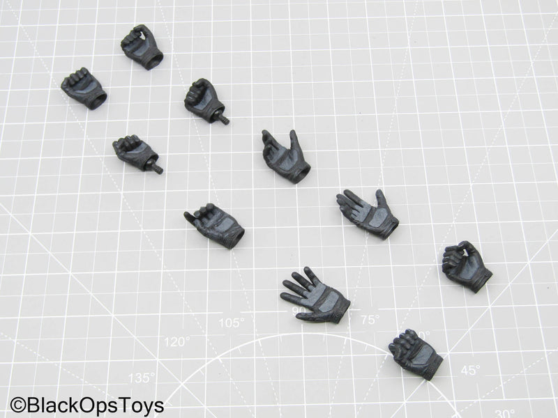 Load image into Gallery viewer, GI JOE Snake Eyes Black Gloved Hand Set (Hot Toys)
