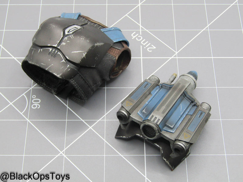 Load image into Gallery viewer, Star Wars Bo Katan - Female Chest Armor w/Jetpack
