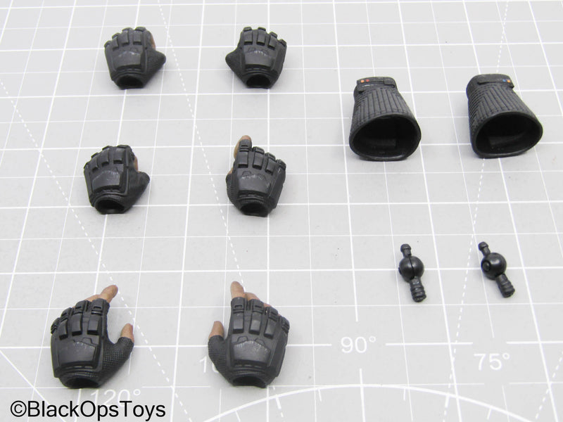 Load image into Gallery viewer, Fingerless Gloved Hand (x6) w/Arm Gauntlets &amp; Pegs (Hot Toys)
