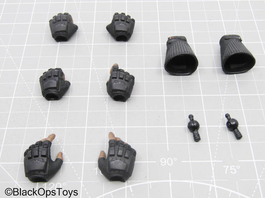 Fingerless Gloved Hand (x6) w/Arm Gauntlets & Pegs (Hot Toys)