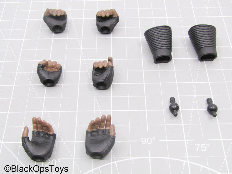 Load image into Gallery viewer, Fingerless Gloved Hand (x6) w/Arm Gauntlets &amp; Pegs (Hot Toys)
