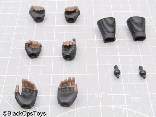 Fingerless Gloved Hand (x6) w/Arm Gauntlets & Pegs (Hot Toys)