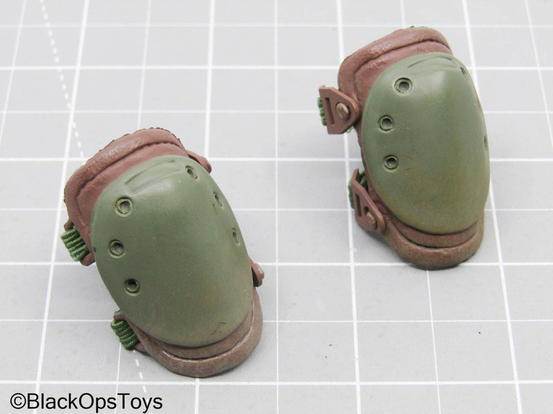 Load image into Gallery viewer, Green Knee Pads (Hot Toys)
